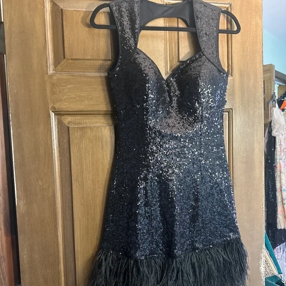 guess black sequin dress Shimmer and Slay: Guess Black Sequin Bodycon Dress